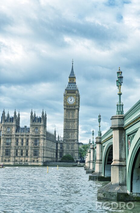 Poster Blick auf Big Ben und den Palace of Westminster von der anderen Seite der Brücke