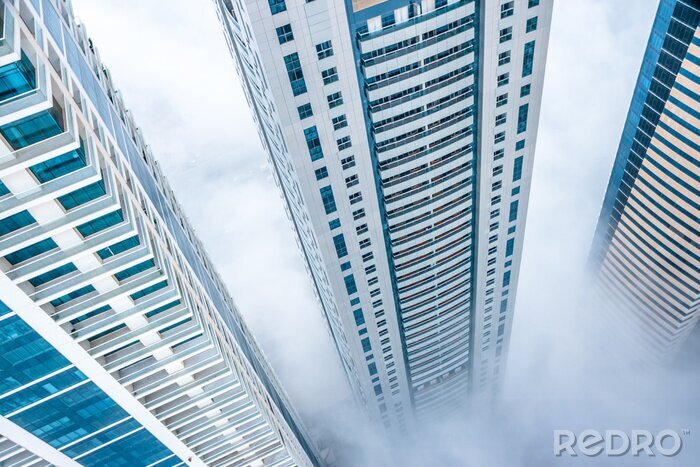 Poster Blick von oben auf Wolkenkratzer im Nebel