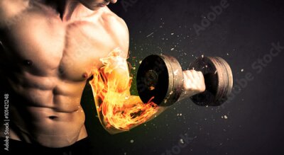 Poster Bodybuilder mit einer Hantel vor schwarzem Hintergrund