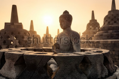 Poster Buddha-Statue vor dem Hintergrund des Sonnenuntergangs