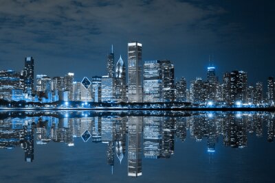 Chicago und Panorama mit Blick auf Stadt bei Nacht