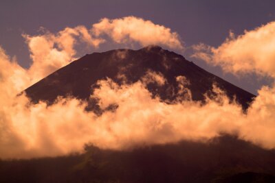 Der Berg Fuji in den Wolken