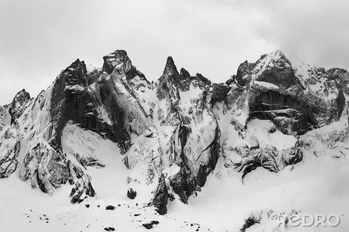 Poster Detail der Sciero Gruppe in den Rhaetian Alpen in der Schweiz. Schwarz-Weiß-Kunst-Berg-Winter