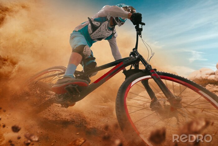 Poster Downhill und schwarz-rotes Fahrrad