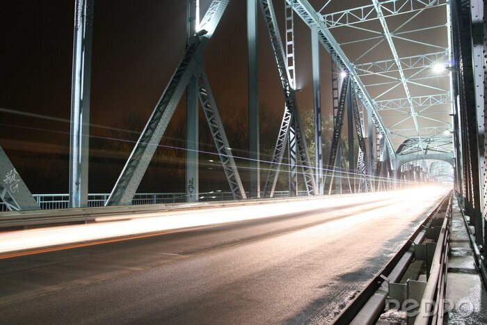 Poster Düstere Brücke mit Beleuchtung