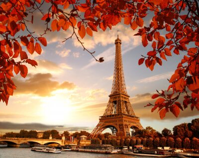 Fototapete Eiffelturm mit Herbstlaub in Paris, Frankreich