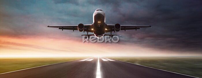 Poster Ein Flugzeug landet auf der Landebahn