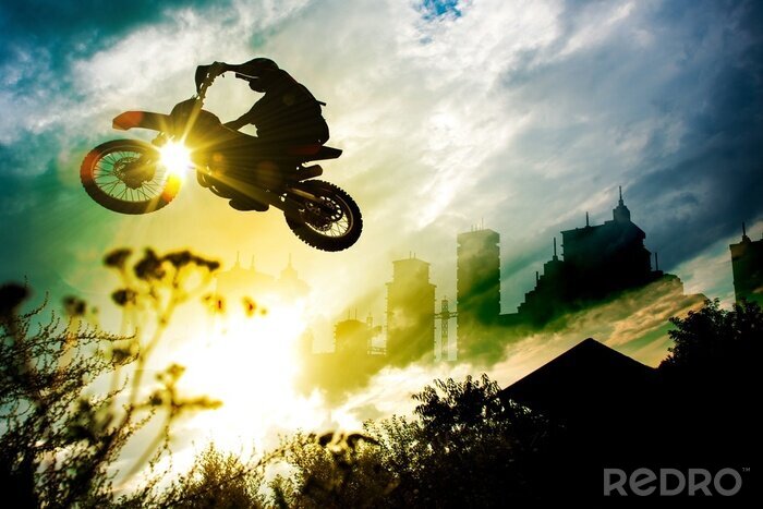 Poster Evolution auf einem Motorrad vor dem Hintergrund der untergehenden Sonne
