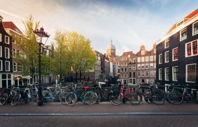 Poster Fahrräder auf dem Parkplatz in Amsterdam