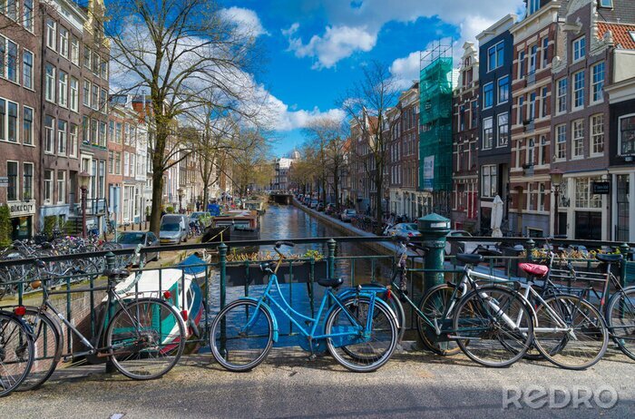 Poster Fahrräder in Amsterdam auf der Brücke
