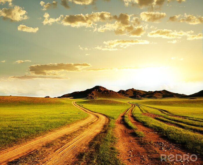 Poster Felder und Hügel gegen den Himmel