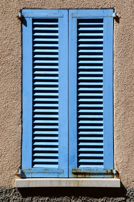 Poster Fenster mit blauen fensterläden