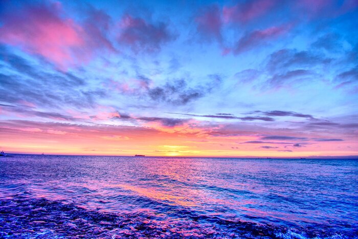 Poster Foto von Wolken, die sich im Wasser spiegeln