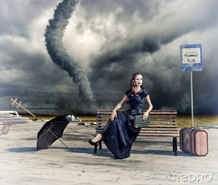 Poster Frau in Schwarz und Tornado