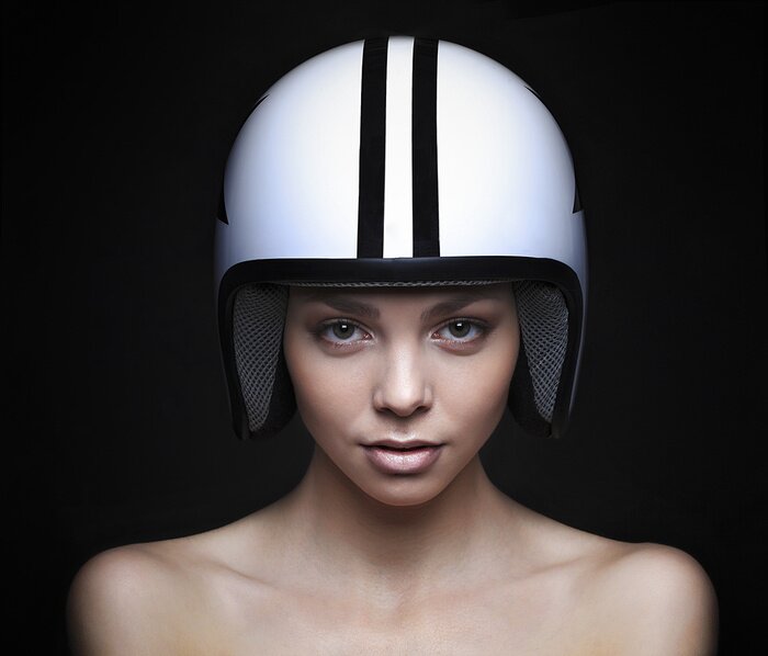 Poster Frau mit Helm