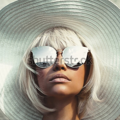 Poster Frau mit Hut und Brille