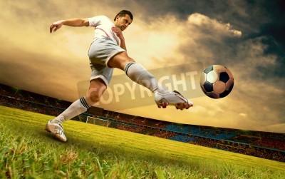 Poster Fußballspiel Spieler im Angriff