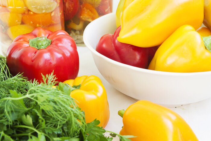 Poster Gemüse Paprika in einer weißen Schale