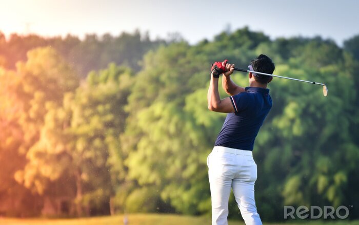 Poster Golf und Spieler auf einem unscharfen Hintergrund
