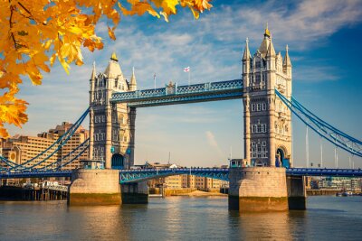 Herbst in London auf Tower Bridge