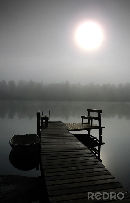 Poster Herbstlandschaft eines nebligen Sees