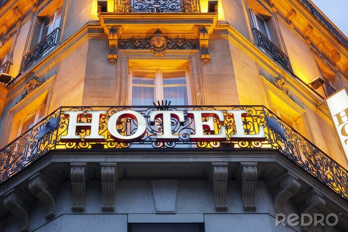 Poster Hotelschild an der Fassade