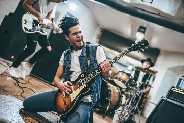 Poster Kniender Gitarrist der Band