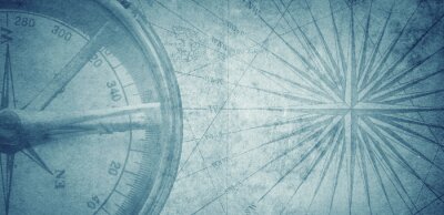 Kompass auf dem Hintergrund einer alten Karte