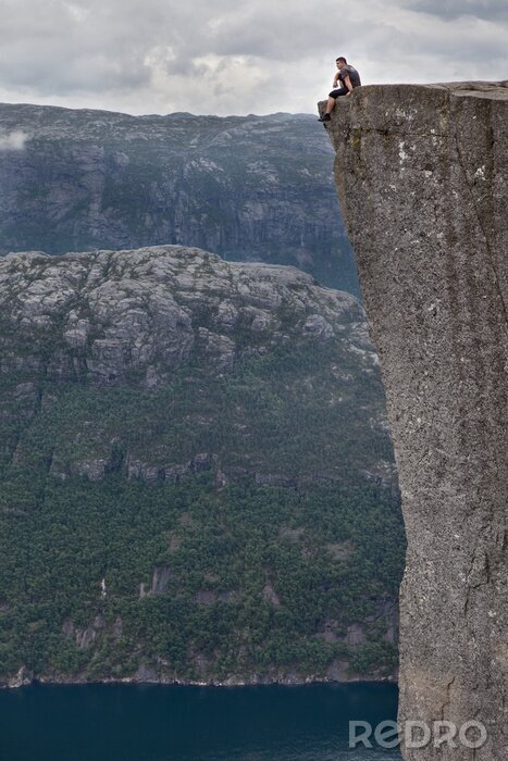Poster Landschaft mit einem Mann auf der Spitze