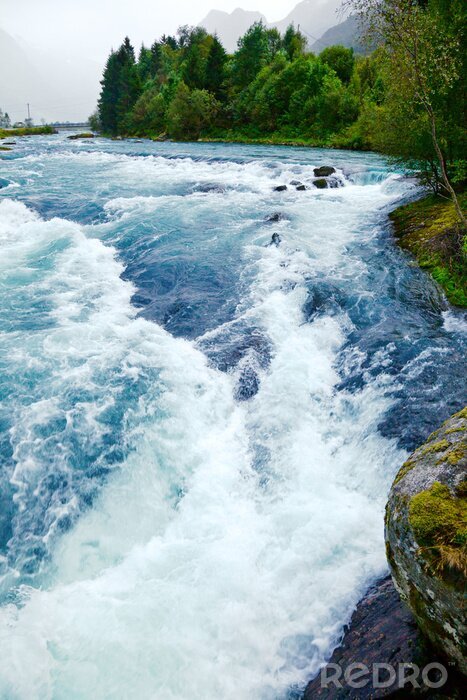 Poster Landschaft mit einem rauen Fluss
