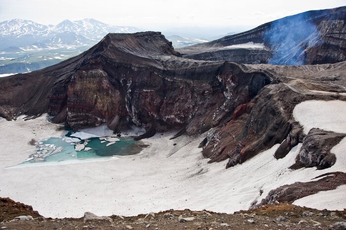 Poster Landschaft mit einem Vulkan