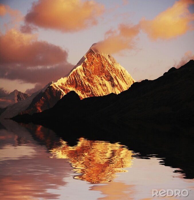 Poster Landschaft mit sonnenbeleuchtetem Berg