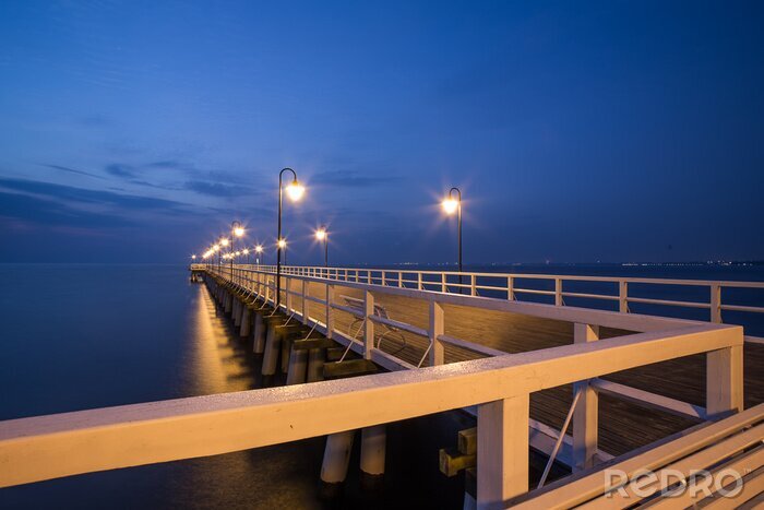 Poster Leere Mole in der Nacht