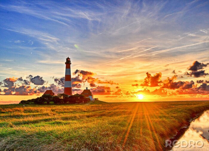 Poster Leuchtturm bei untergehender Sonne