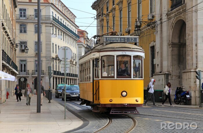 Poster Lissabon Tram in Gelb im Retro-Stil