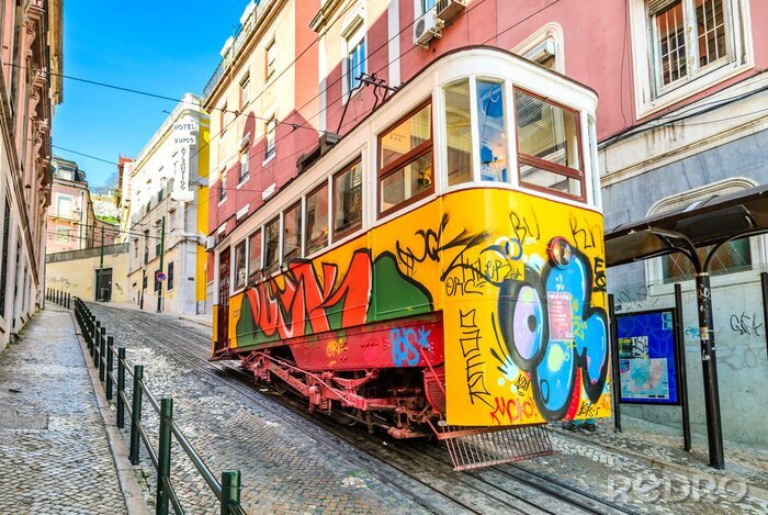 Poster Lissabon und Straßenbahn auf Steigung
