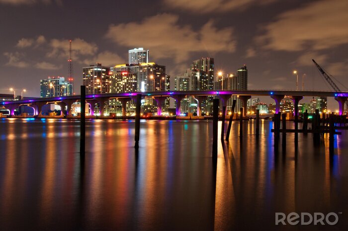 Poster Nacht in Miami und Skyline der Stadt