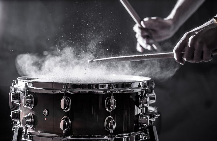 Poster Nahaufnahme der spielenden Trommeln