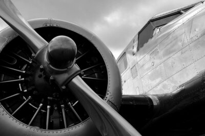 Poster Nahaufnahme des Propellers eines Retro-Militärflugzeugs