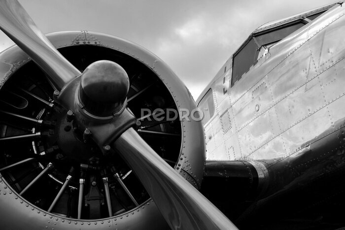 Poster Nahaufnahme des Propellers eines Retro-Militärflugzeugs