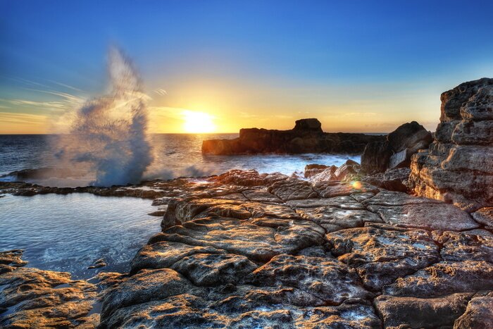 Poster Natur der auf die Felsen treffenden Wellen