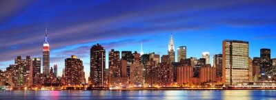 New York City auf nächtlichem Panorama