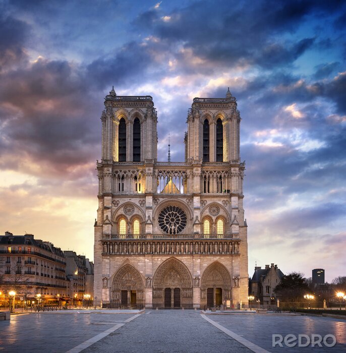 Poster Notre-Dame in dunklen Wolken