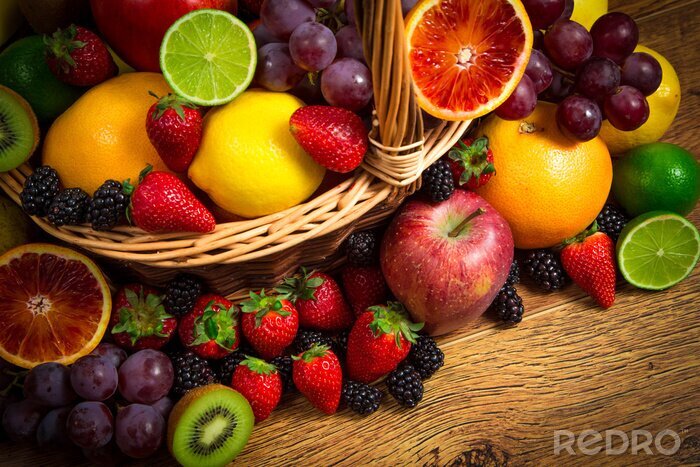 Poster Obst und Gemüse Korb sommerlicher Früchte