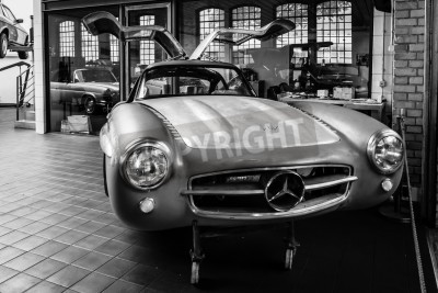 Poster Oldtimer auf einem Schwarz-Weiß-Foto