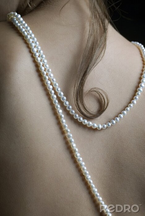 Poster Perlen auf dem Körper einer Frau
