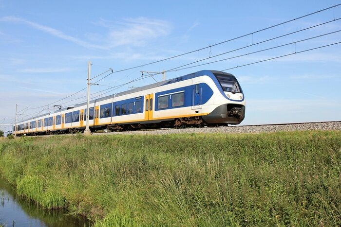 Poster Personenzug auf den Gleisen
