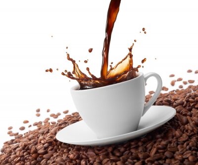 Platschen des gegossenen Kaffees