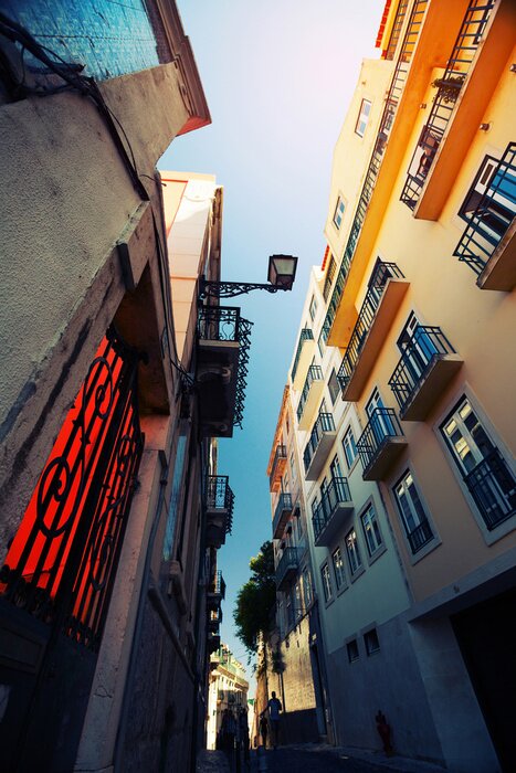 Poster Portugal Lissabon Straße aus einer Perspektive