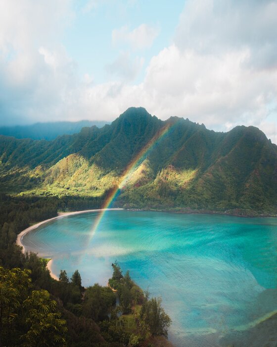 Poster Regenbogen über der Berglandschaft